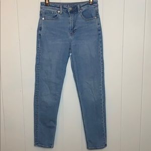High waisted light wash American Eagle mom jeans